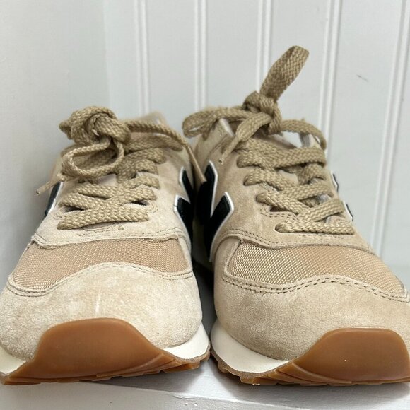 New Balance 574 Shoes in Beige/Black Size 8 in Men's. 9.5 Women's - Picture 3 of 8